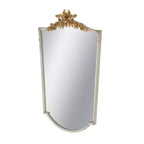 Miroir mural décoratif arqué de 24 x 37,4 pouces avec cadre ivoire vieilli et couronne florale dorée