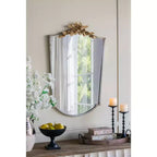 Miroir mural décoratif arqué de 24 x 37,4 pouces avec cadre ivoire vieilli et couronne florale dorée