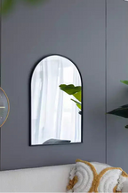 Miroir mural arqué noir de 24 x 36 pouces avec cadre en métal