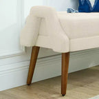 Banc moderne avec coussin moelleux, accoudoirs géométriques et pieds en bois massifIdéal pour les salons, les chambres et les entrées