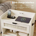 Table de chevet en rotin, avec station de recharge, 1 tiroir de rangement et espace de rangement ouvert, convient pour la chambre à coucher