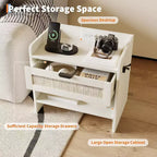 Table de chevet en rotin, avec station de recharge, 1 tiroir de rangement et espace de rangement ouvert, convient pour la chambre à coucher